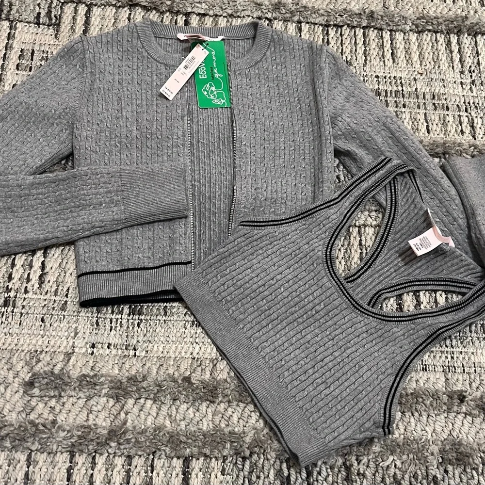 Victoria’s Secret Gray Luxe Ribbed Knit Zip-Up Cardigan and Crop Tank Set XS/S - Picture 12 of 12